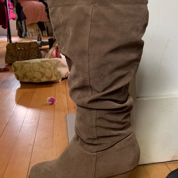 Shoe Dazzle Boots - Picture 4 of 8